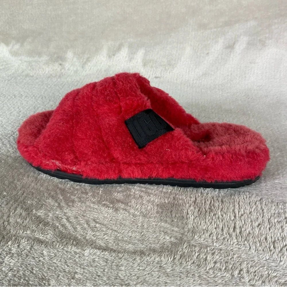 UGG Men’s Size 5 (Women’s Size 7) Red Fluffy Slippers - Picture 2 of 12